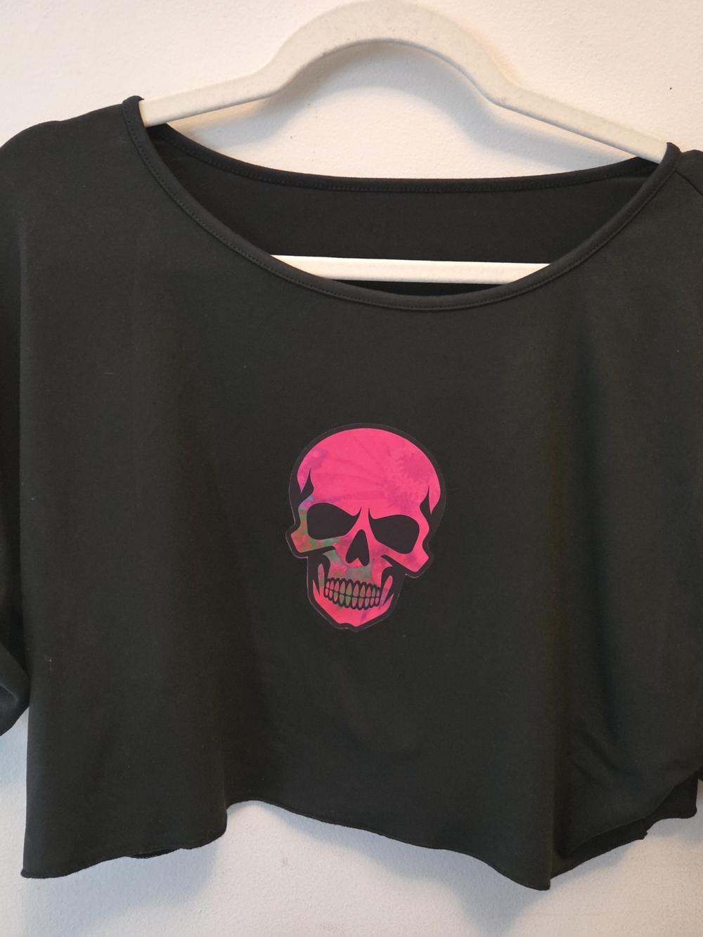 Black Cropped Women's Top with Pink Skull Graphic